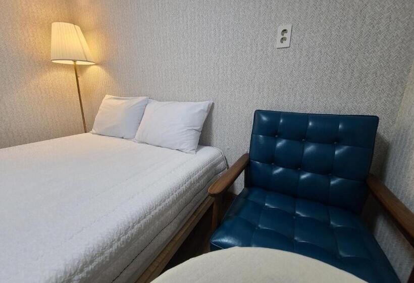 기본룸, Treehouseunseo Guesthouse