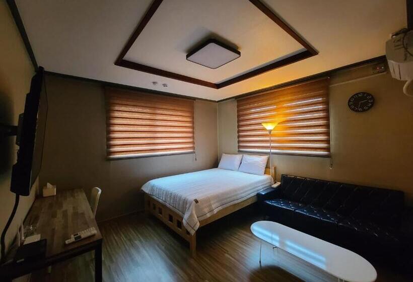디럭스 룸, Treehouseunseo Guesthouse