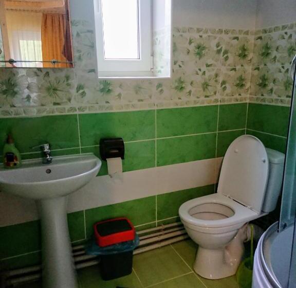 اتاق سوپریور, Hollywood