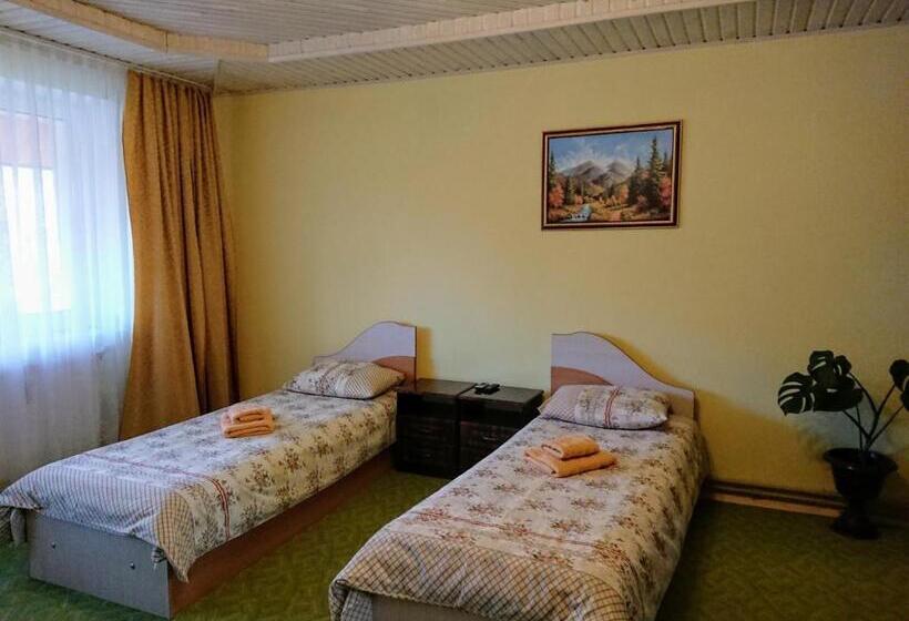 اتاق سوپریور, Hollywood