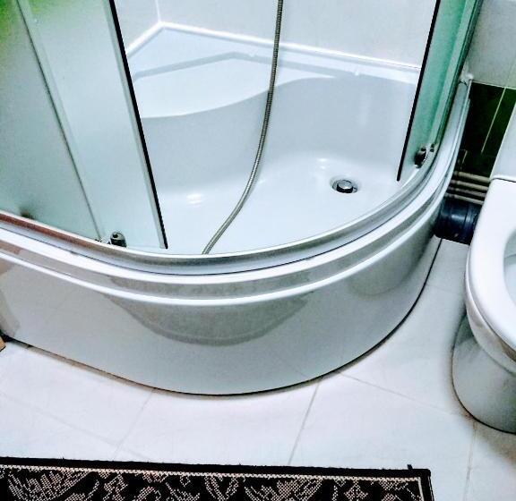 اتاق کلاسیک چهارنفره, Hollywood