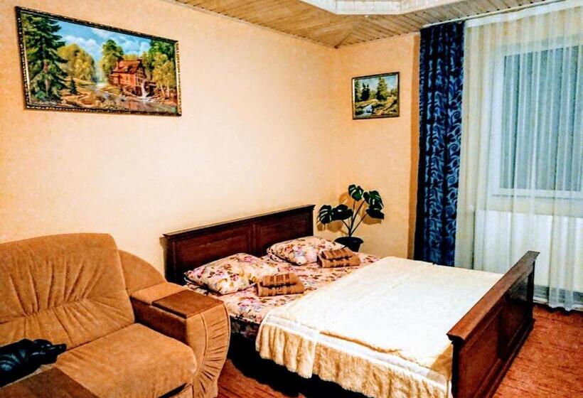 سوئیت جونیور خانوادگی, Hollywood