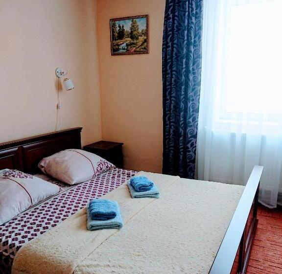 سوئیت جونیور خانوادگی, Hollywood