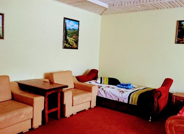 اتاق خانوادگی, Hollywood