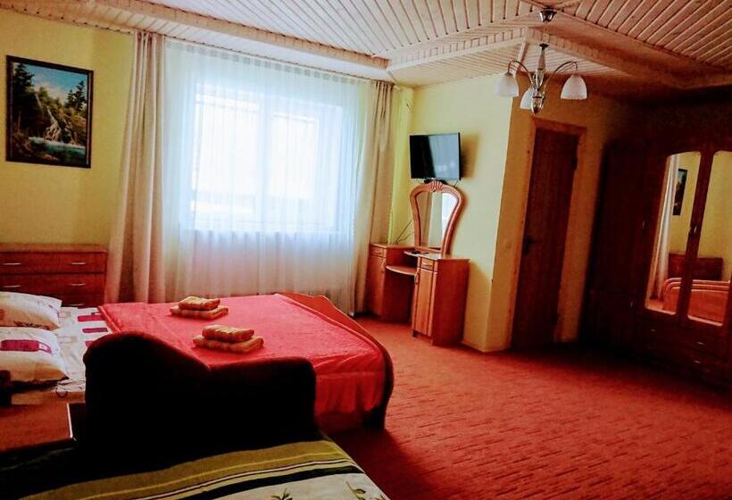 اتاق خانوادگی, Hollywood