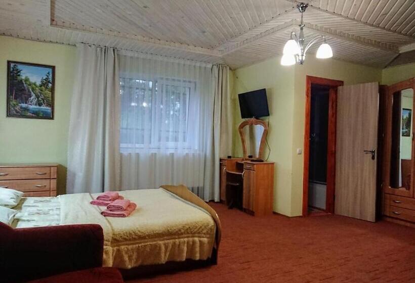 اتاق خانوادگی, Hollywood