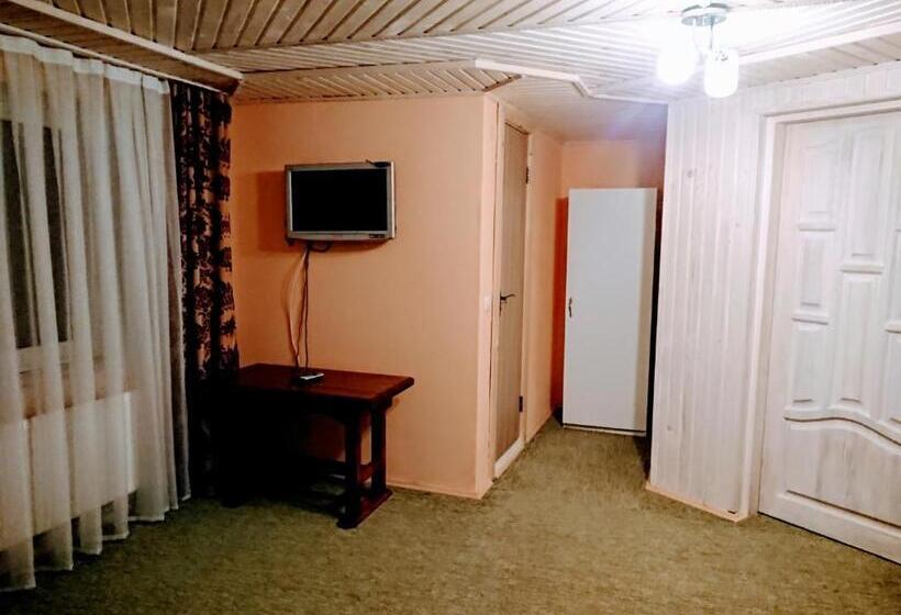 اتاق استاندارد سه نفره, Hollywood