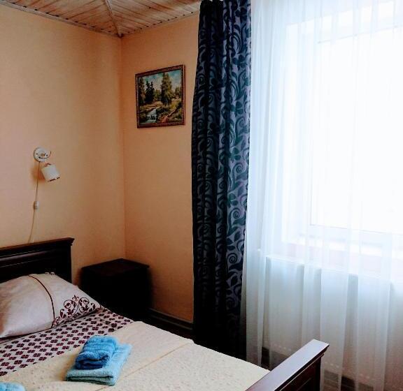 سوئیت جونیور خانوادگی, Hollywood