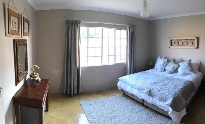 חדר משפחתי, Sanctuary Life Guest Farm