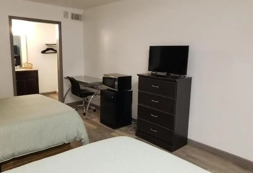 デラックスの４人部屋, Blue Sky Inn  Veteran Owned, New Breakfast Area, Rennovated Rooms, 5 Plus Acres For You And Your Pet