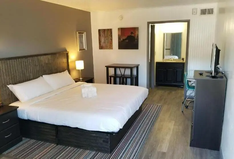 キングサイズベッドのスタンダードルーム, Blue Sky Inn  Veteran Owned, New Breakfast Area, Rennovated Rooms, 5 Plus Acres For You And Your Pet