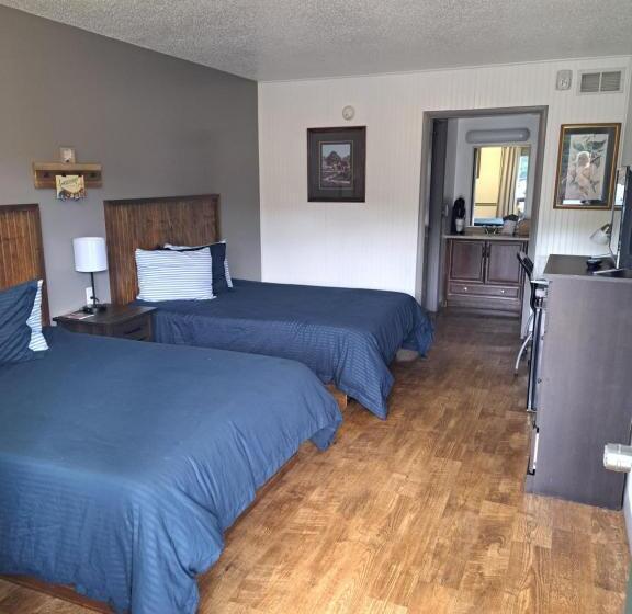 家庭间, Blue Sky Inn  Veteran Owned, New Breakfast Area, Rennovated Rooms, 5 Plus Acres For You And Your Pet