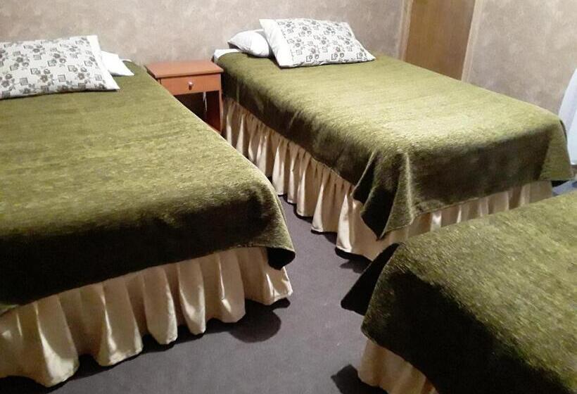 غرفة قياسية ثلاثية, Hostal Don Pedro