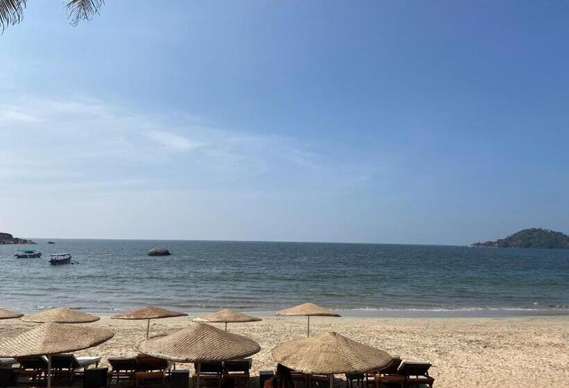 标准平房, Art Resort Goa
