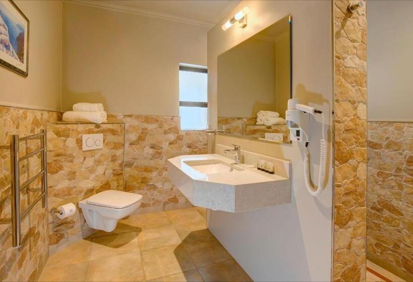 اتاق لوکس خانوادگی, Amour Guest House