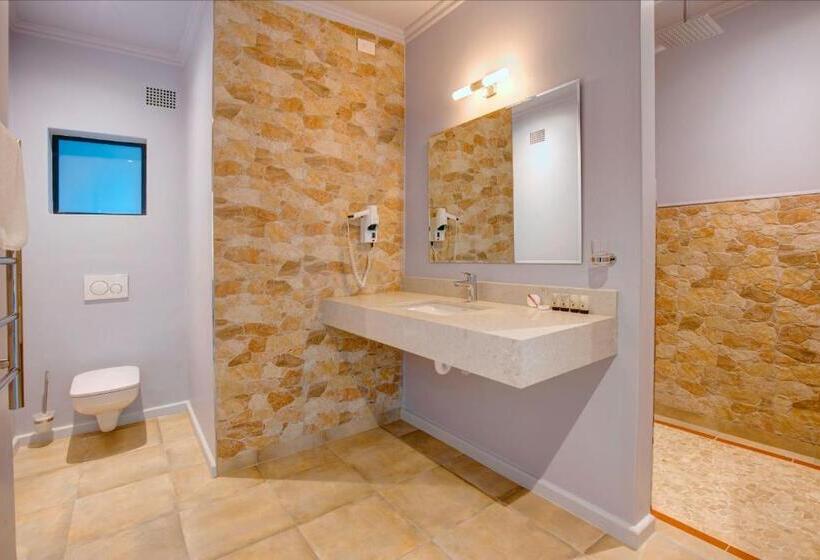 اتاق لوکس با بالکن, Amour Guest House