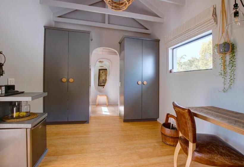 غرفة قياسية مطلة على الجبل, Amour Guest House