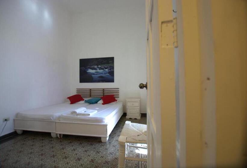 اتاق استاندارد, La Puerta Roja Guest House