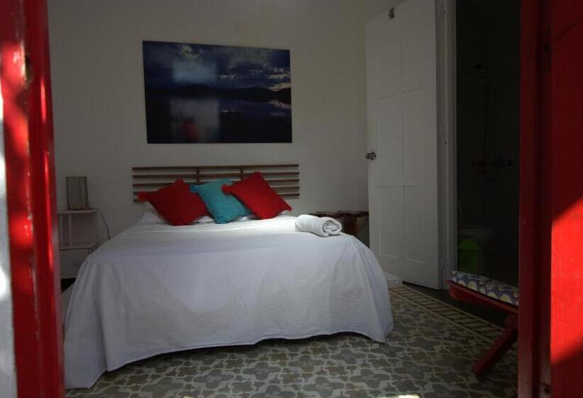 اتاق لوکس, La Puerta Roja Guest House