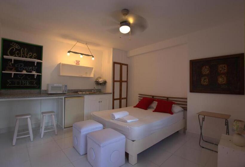 استودیوی استاندارد, La Puerta Roja Guest House