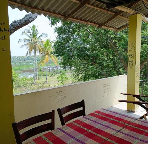 Standardzimmer mit Balkon, Three Little Birds