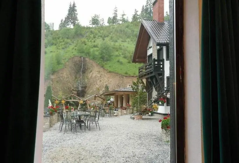Comfort Kolmen Hengen Huone, Pensiunea Poiana Izvoarelor