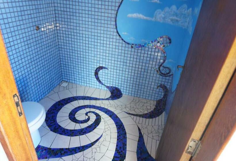 جناح مطلّ علي حمام السباحة, Suite Queen D'arte