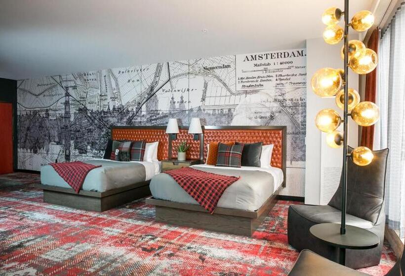 اتاق لوکس, Bobby