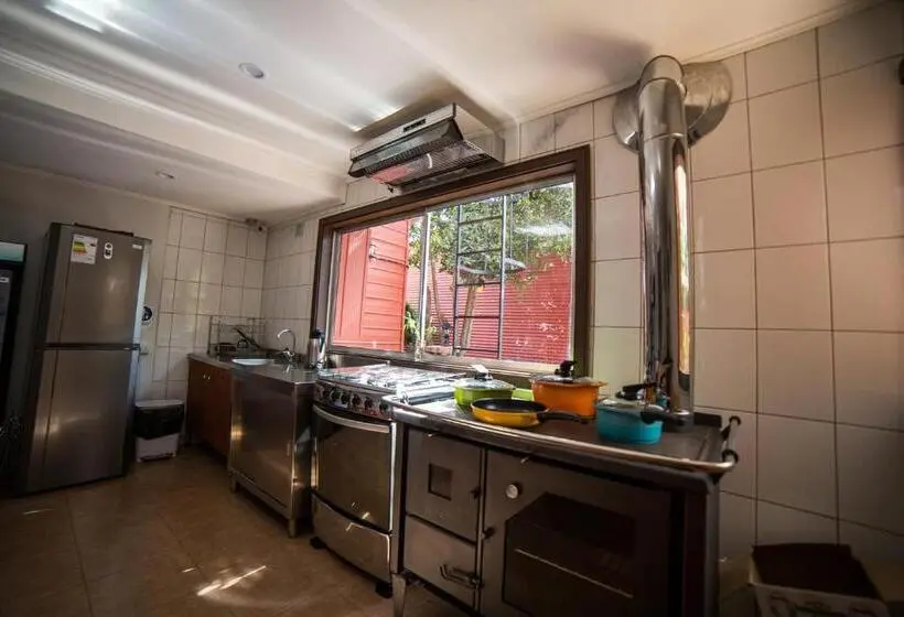 استودیوی استاندارد, Hostel Chaman