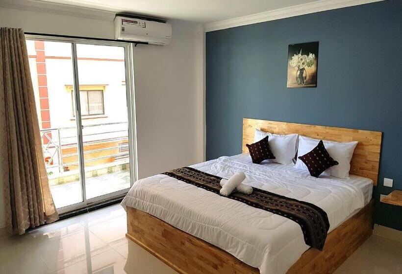 带阳台的豪华间, Lucky Hostel