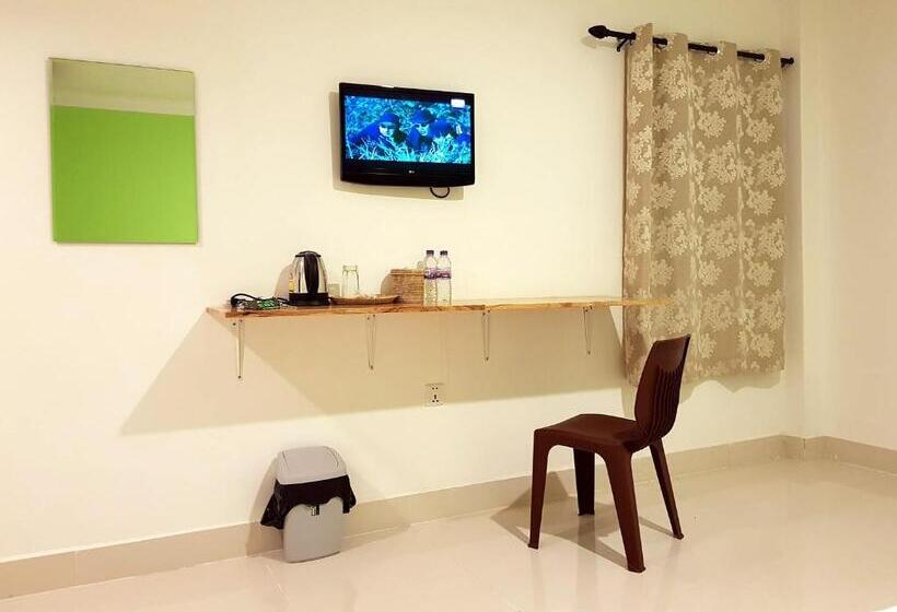 经济房, Lucky Hostel