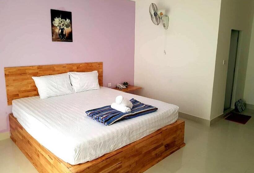 经济房, Lucky Hostel