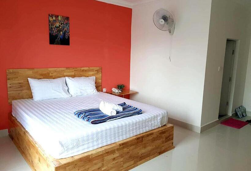 经济房, Lucky Hostel