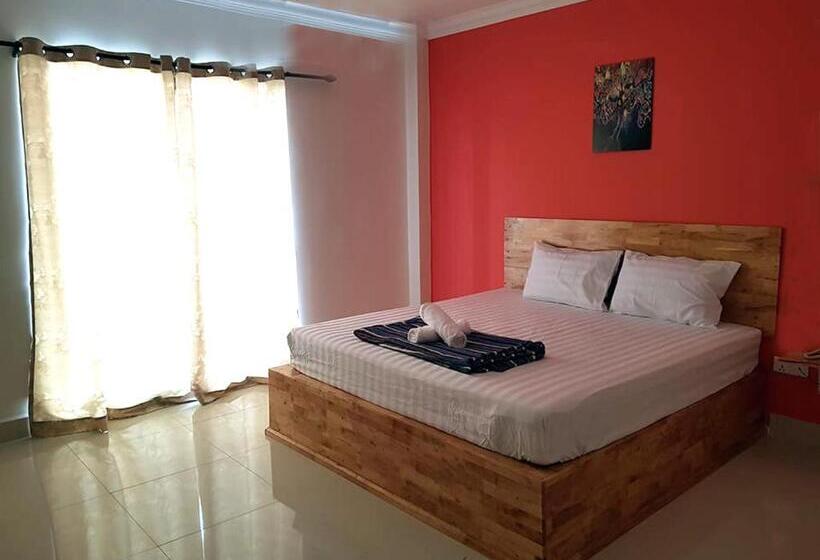 标准间带阳台, Lucky Hostel