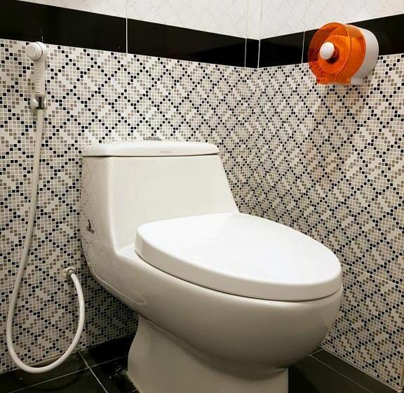 家庭间, Lucky Hostel