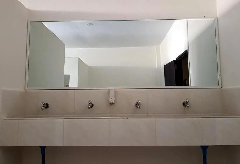 اتاق اکونومی با حمام مشترک, Lucky Hostel