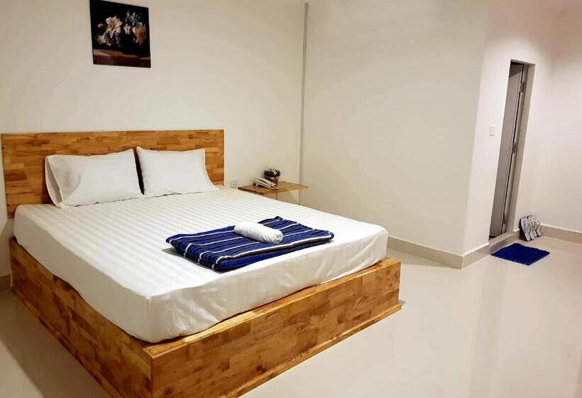 标准间, Lucky Hostel