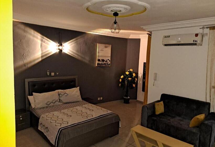 استودیوی استاندارد, Rev Residence