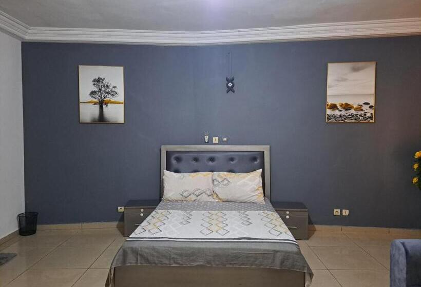 استودیوی استاندارد, Rev Residence