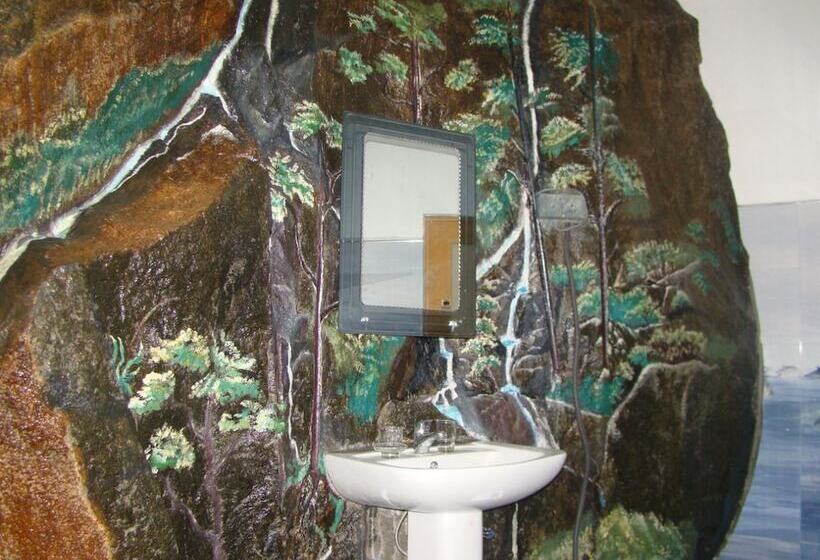 Camera Quadrupla Deluxe, Ella River House