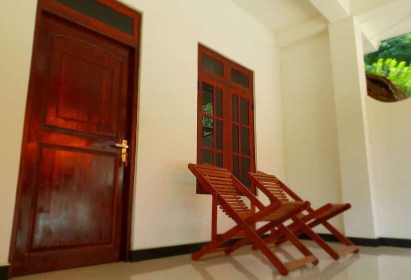 Camera Quadrupla Deluxe, Ella River House