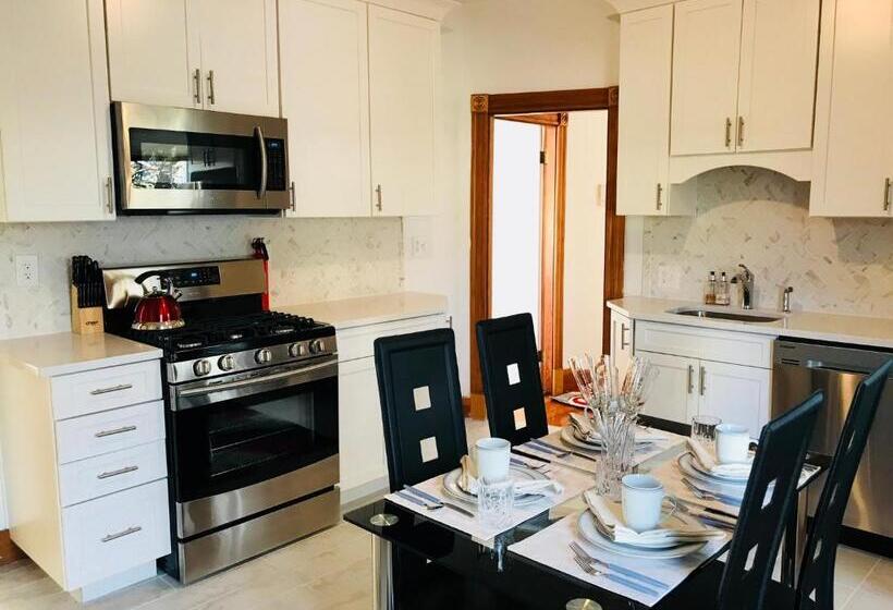 디럭스 스위트, Boston Lodge And Suites