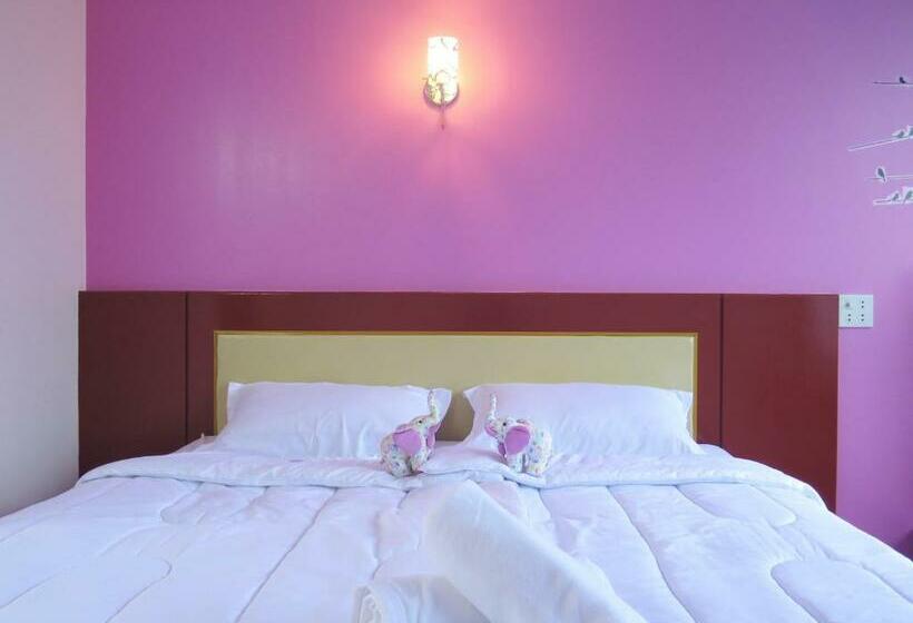 Люкс Вид на Бассейн, Your Place Inn Surin