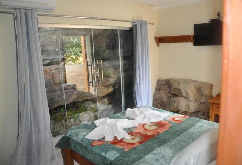 Standaard Driepersoonskamer, Cafe Preto Pousada E Bistrô