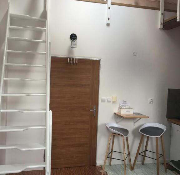 جناح دوبلكس, Pension Skylark