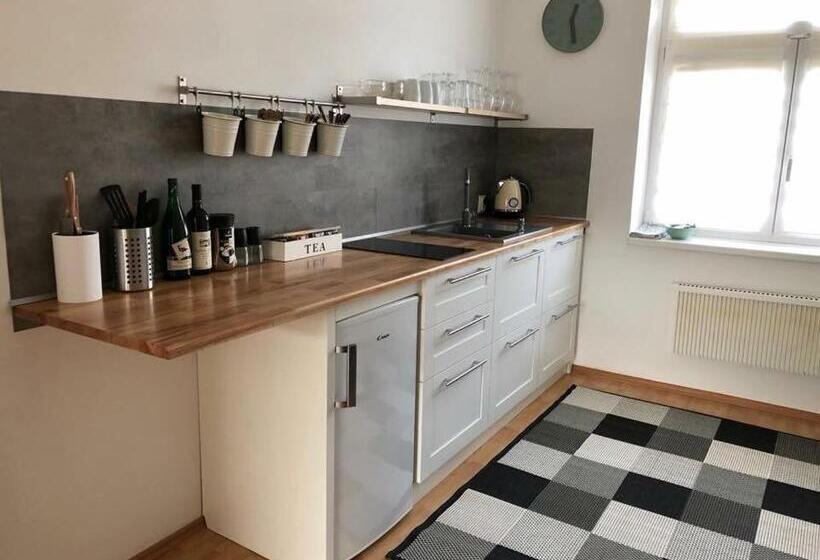 غرفة قياسية مطلّة علي الحديقة, Pension Skylark