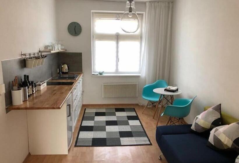 غرفة قياسية مطلّة علي الحديقة, Pension Skylark