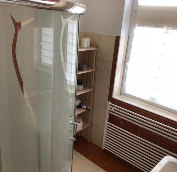 غرفة قياسية مطلّة علي الحديقة, Pension Skylark