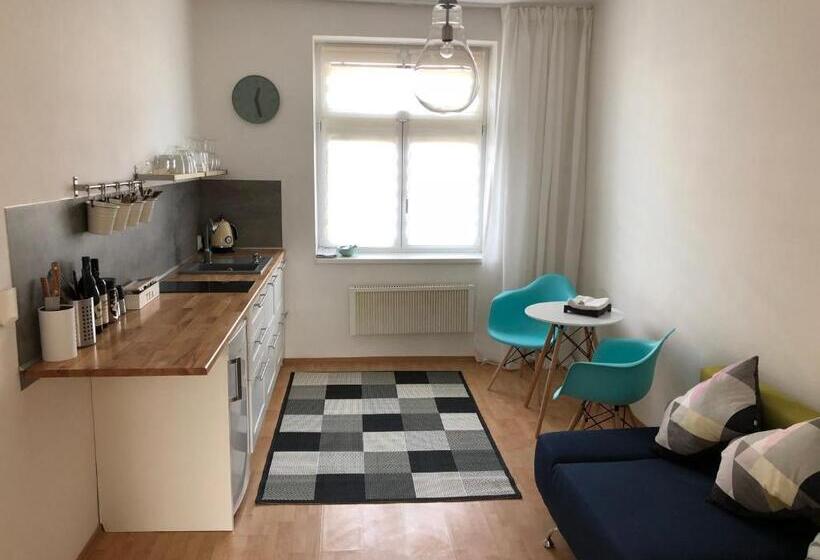 غرفة قياسية مطلّة علي الحديقة, Pension Skylark