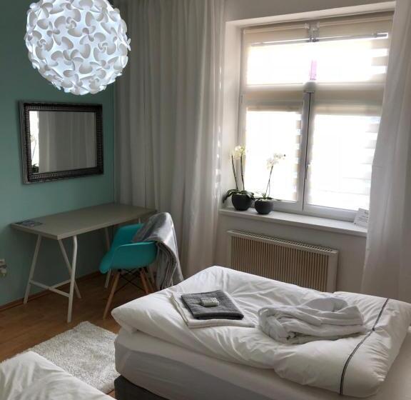 غرفة قياسية مطلّة علي الحديقة, Pension Skylark